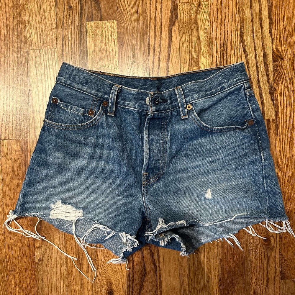 Levi 501 Highwaisted Cutoff Jean Shorts 25
